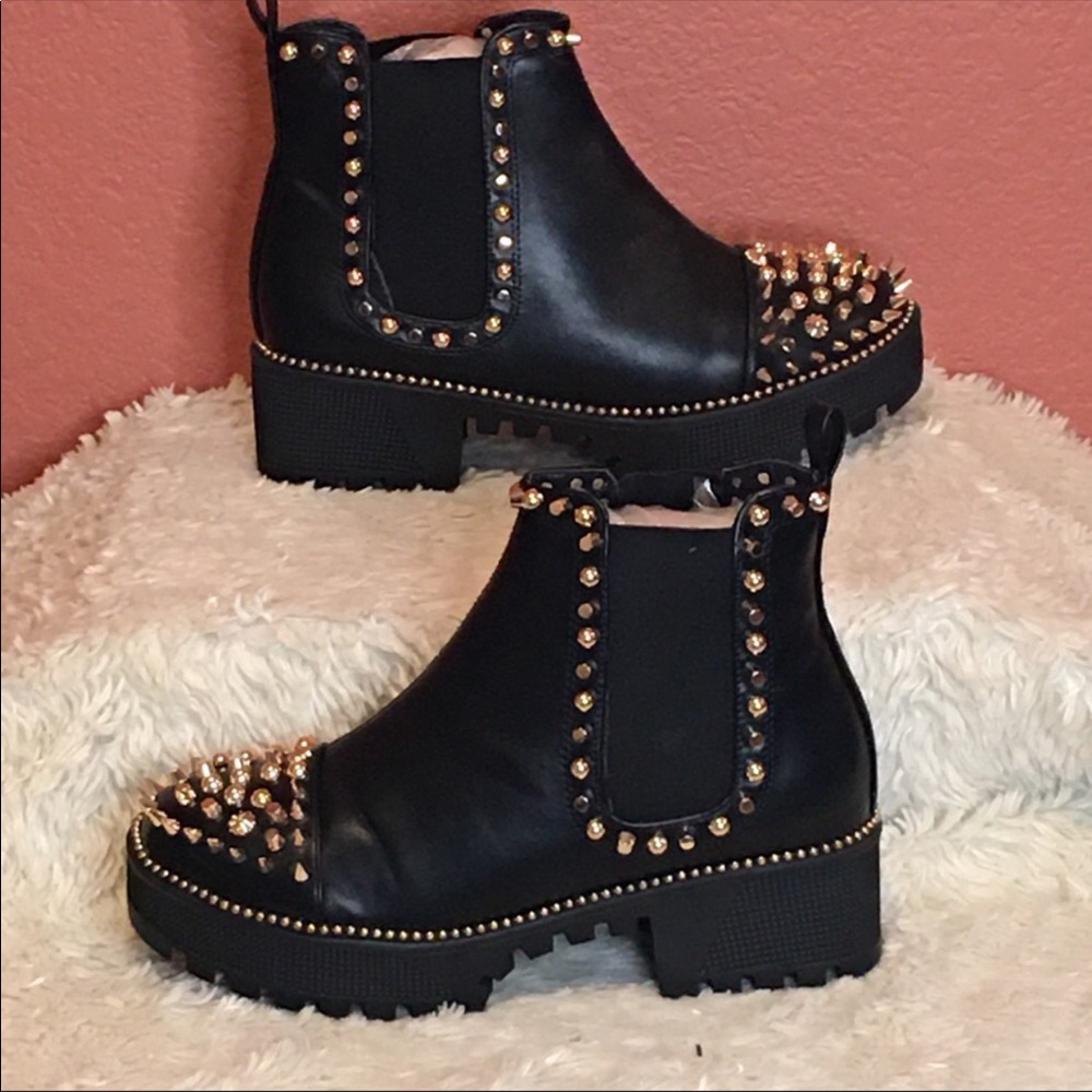 BLACK & GOLD STUDDED COMBAT BOOTS 🥾